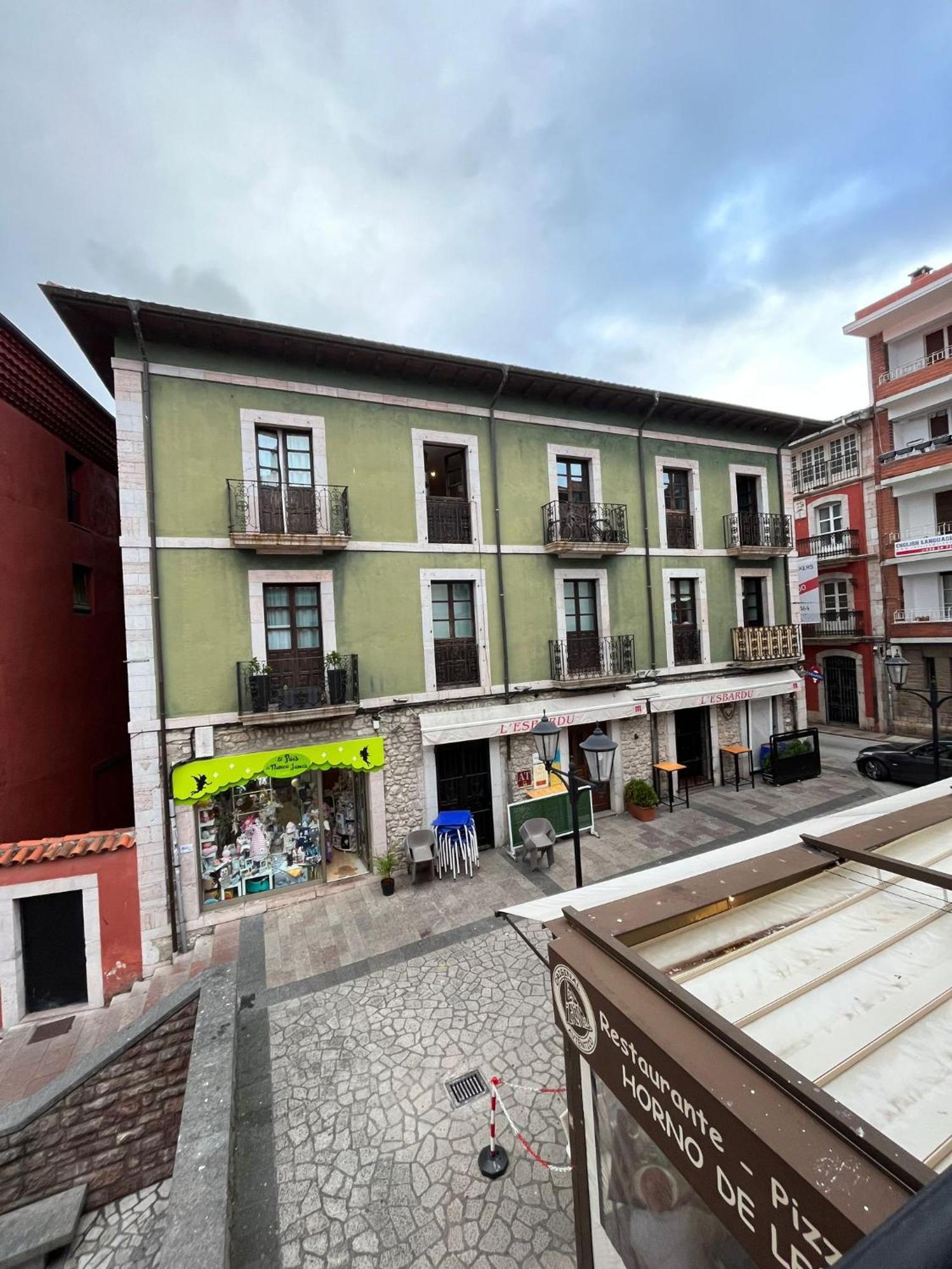 Apartamentosarturo Llanes Laplaza 2ºc المظهر الخارجي الصورة